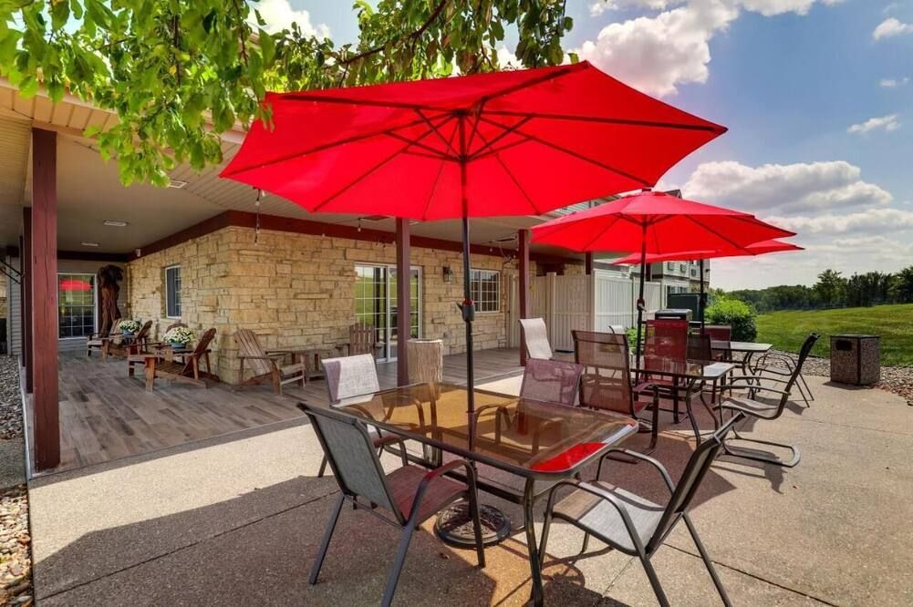 Romantic Galena Retreat: Themed Rooms & Heated Pool | 3 Units - Galena - Patio