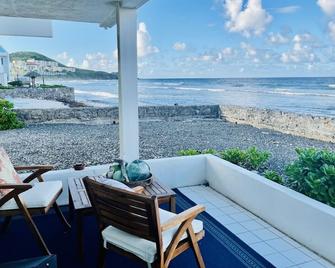 Ocean Oasis Cozy Beachfront Getaway - Christiansted - Balcon