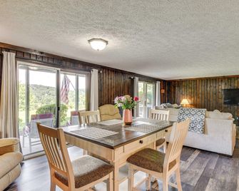 Tee Off in the Mtns: Sky Valley Condo w/ View! - Dillard - Essbereich