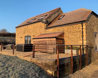 Shires Rest - Sturminster Newton - Будівля