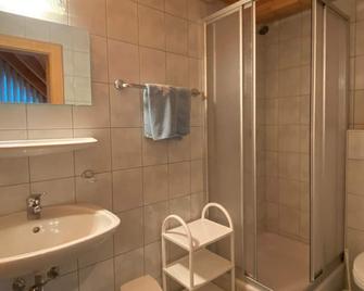 Comfortable Apartment With View Of The Skiing Region - Galtur - Salle de bain