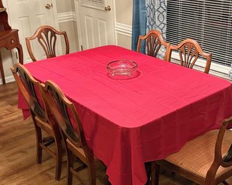 The Hamilton House- Charming 4-bedroom house in wonderful Hernando with AC, WiFi - Hernando - Eetruimte