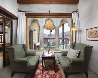 Terra Cave Hotel - גורמה - סלון