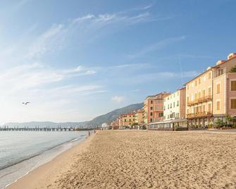 3 bedroom amazing apartment in Savona - Savona - Beach