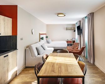 Best Western Coeur de Maurienne Hotel Restaurant & Spa - Сен-Жан-де-Морєнн - Спальня