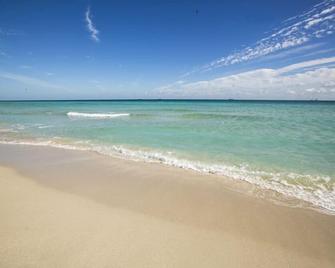 Latitude 26 Waterfront Boutique Resort - Bonita Springs - Bonita Springs - Strand