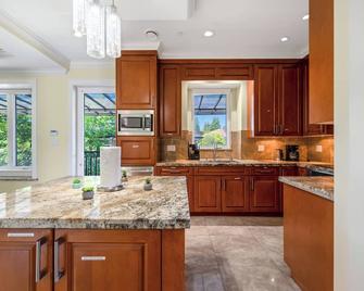 Luxury 4-Bedroom Family Home - Vancouver - Cocina