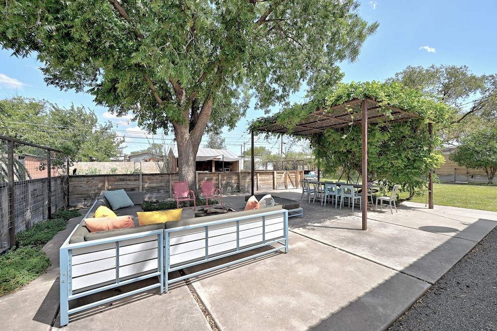 Rock City House at Corte del Norte - Marfa - Patio