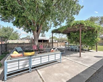 Rock City House at Corte del Norte - Marfa - Patio