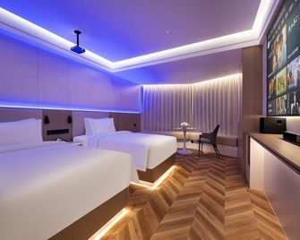 Gloria Plaza Hotel - שניאנג - חדר שינה