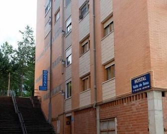 Hostal Valle De Tena - Sabiñánigo - Building