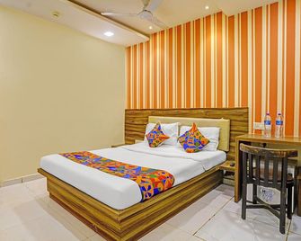 فاب هوتل جالاكسي إن - مومباي - غرفة نوم