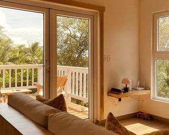 Papaya Republic - Purple Condo - Utila - Living room