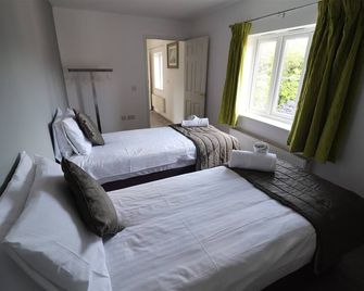 Garden House near shops in quiet location - Banbury - Bedroom
