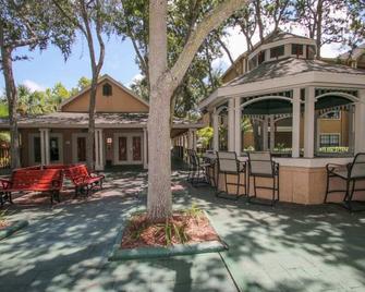 Cozy Condo Retreat.Close To Beaches/Disney/Nasa.Tranquil Large Pool/Jacuzzi Area - Viera - Patio