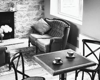 Apartment-Sleeps2-Parking-Garden-Patio - Castleisland - Salon