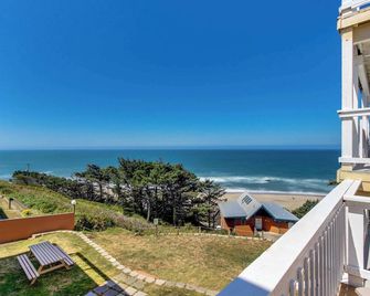 Dog-Friendly Condo with Ocean View & Beach Access - Perfect for Family Fun - Lincoln City - Balcony