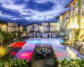 Royale Parc Hotel Tagaytay - Tagaytay - Zwembad