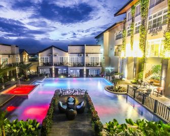 Royale Parc Hotel Tagaytay - Tagaytay - Piscina