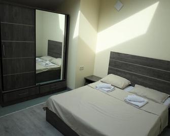 Art Hotel - Yerevan - Bedroom