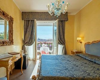 فندق ريجل - البندقية - غرفة نوم