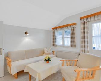 Ferienwohnung Wennesz 2 - Chieming - Living room