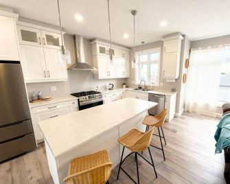 Quiet Country Stay | Full Kitchen & Family Comfort - Brighton