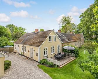 4 bedroom cozy home in Kolind - Kolind - Edificio