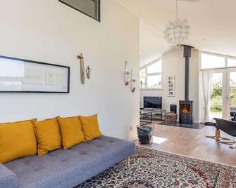 6 person holiday home in Hirtshals - Hirtshals - Wohnzimmer