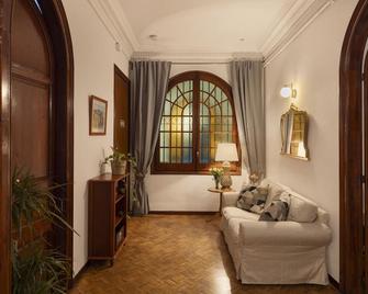 Ally's Bed&Breakfast, - Barcelona - Living room