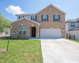 Brand-New 5BR Home | Game Room | Pool Table | 13 Min to Tesla - Manor - Building