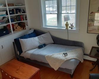 Montpelier 3 bedroom house located on Terrace St a 5 min walk to downtown. - Montpelier - Sala de estar