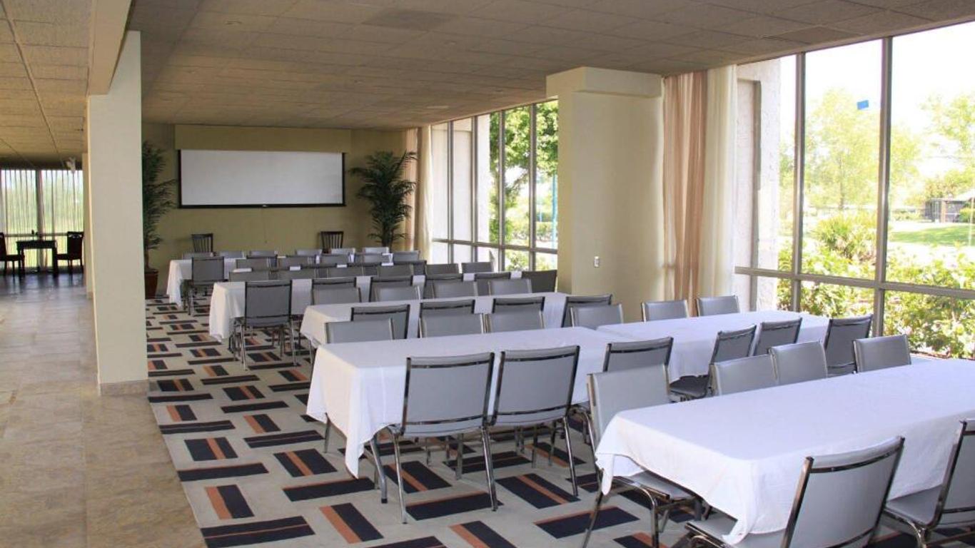 Port Labelle Inn & Conference Center