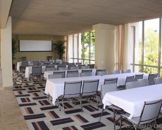 Port Labelle Inn & Conference Center - LaBelle - Meeting room