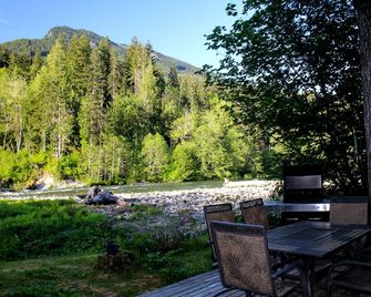 Sky River Cabin- Views, Close To Hiking - Skykomish - Patio