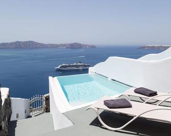 أدامانت سويتس - فيرا - حوض السباحة