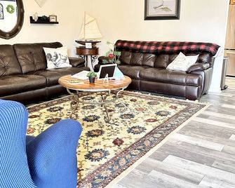 3-5 mins from Goose Pond boat ramps, clean, inviting and many 5 star reviews! - Scottsboro - Sala de estar