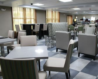 Holiday Inn Express & Suites Shawnee-Kansas City West By IHG - Shawnee - Restaurace