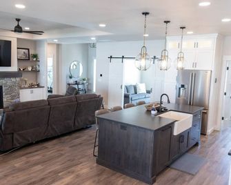 Close to BYU-I and Yellowstone New Modern Farmhouse in a Family Neighborhood. - Sugar City - Sufragerie