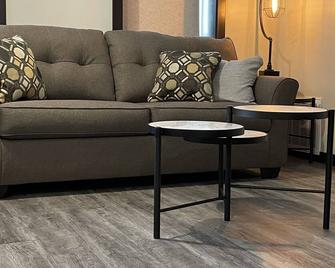New, New, New! Wabasha Downtown Studio113 Pembroke Ave Unit #102 - Wabasha - Living room