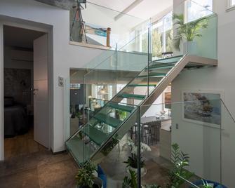 Villa with private pool and lagoon views - Мез - Сходи