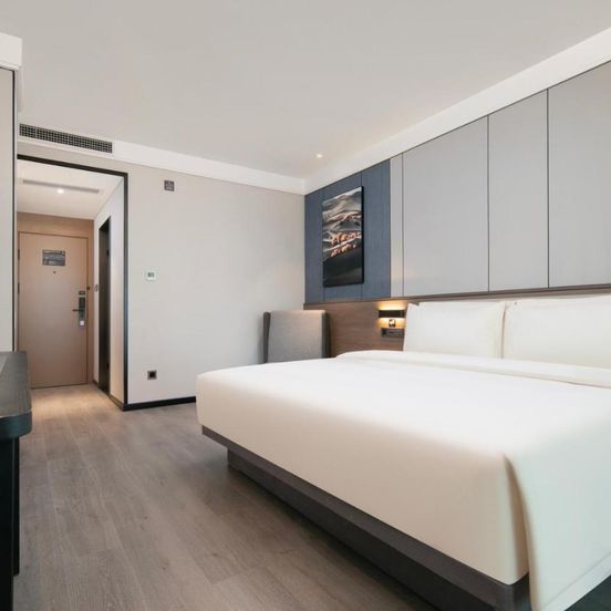 Rezen Select Hotel Ningbo Railway Station Tianyi Square image 1