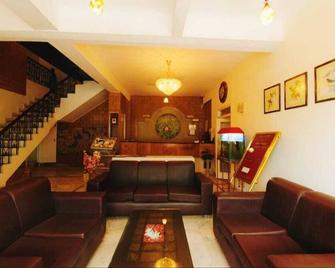 Kenwood Resort Near Kasauli - Kasauli - Lounge