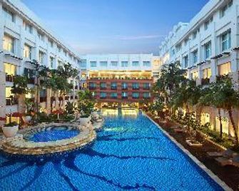Amaris Hotel Mangga Dua Square - ג'קרטה - בריכה