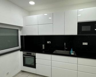 3-Zkb 75' Sat-Tv Kitchen Parking Space For 6 Guests - Waldbronn - Kitchen