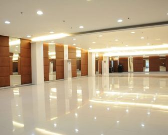 Dreamwave Hotel Santiago City - Santiago - Lobby