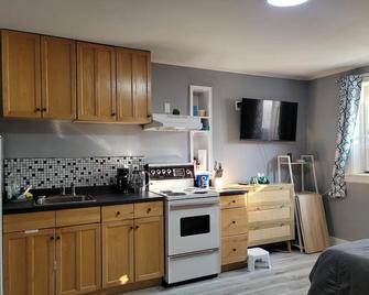 Cozy Stay Studio - Saint John - Kitchen