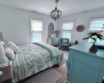 Renovated Gem: Walk to Beach, Historic District Shops, Restaurants, Central Park - Cape Charles - Habitación