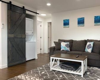 Upstairs Valley Beach Escape Apartment - Spokane Valley - Salon