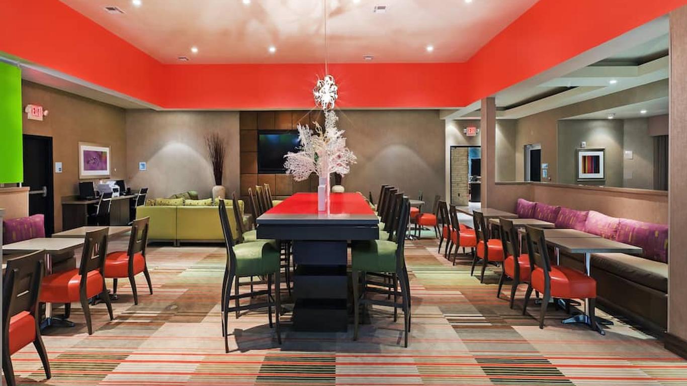 Holiday Inn Express Frisco Legacy Park Area